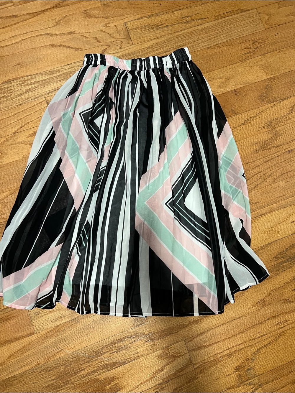 Elastic-Waist Pleated Circle Skirt in Black, Pink & Mint